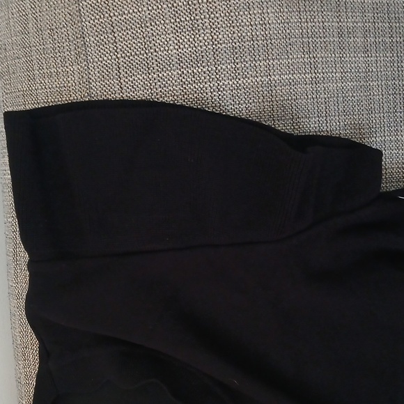 Black Blouse! - Picture 6 of 6